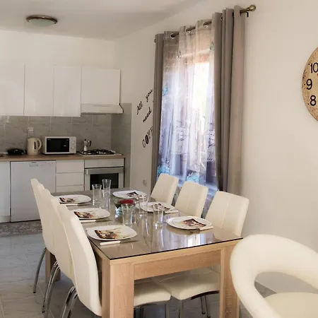 With Parking Space - Diklo, - 16522 Appartement Zadar